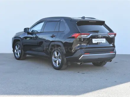 Toyota RAV4 2021 года за 12 500 000 тг. в Атырау – фото 2