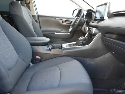 Toyota RAV4 2021 года за 12 500 000 тг. в Атырау – фото 6