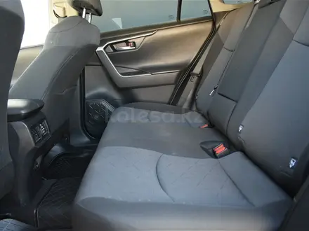 Toyota RAV4 2021 года за 12 500 000 тг. в Атырау – фото 12