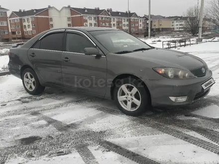 Toyota Camry 2005 года за 5 200 000 тг. в Актобе – фото 2