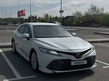 Toyota Camry 2019 года за 13 350 000 тг. в Павлодар