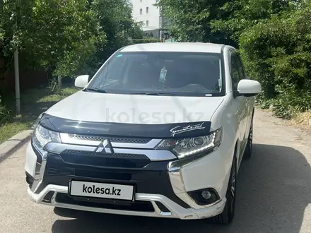 Mitsubishi Outlander 2022 года за 12 300 000 тг. в Алматы – фото 2
