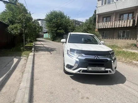 Mitsubishi Outlander 2022 года за 12 300 000 тг. в Алматы – фото 3