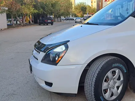 Kia Carnival 2009 года за 7 500 000 тг. в Атырау – фото 10