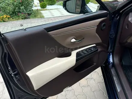 Lexus ES 250 2020 года за 20 000 000 тг. в Алматы – фото 17