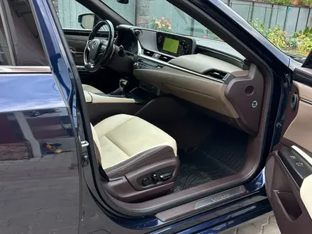 Lexus ES 250 2020 года за 20 000 000 тг. в Алматы – фото 18