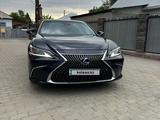 Lexus ES 250 2020 года за 20 000 000 тг. в Алматы