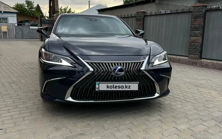 Lexus ES 250 2020 года за 20 000 000 тг. в Алматы
