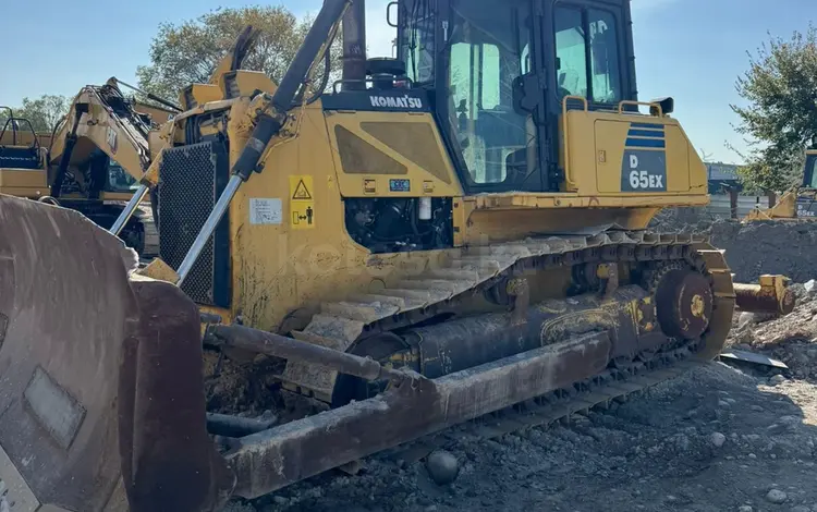 Komatsu  D65 2015 года за 60 000 000 тг. в Алматы