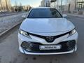 Toyota Camry 2020 года за 16 200 000 тг. в Астана – фото 2