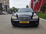 Mercedes-Benz C 230 2004 года за 1 750 000 тг. в Актобе – фото 2