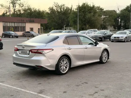 Toyota Camry 2020 года за 15 300 000 тг. в Тараз – фото 5