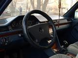 Mercedes-Benz E 230 1992 года за 1 570 000 тг. в Усть-Каменогорск – фото 4
