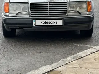 Mercedes-Benz E 230