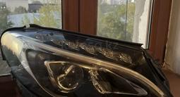 Фара правая с блоком Mercedes w205 дорест за 100 000 тг. в Алматы
