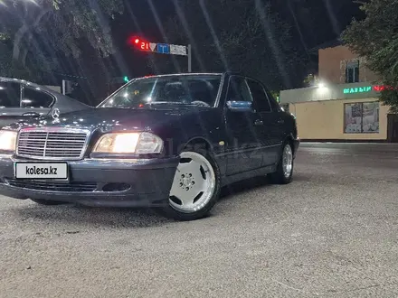 Mercedes-Benz C 240 1997 года за 3 600 000 тг. в Алматы