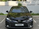 Toyota Camry 2021 года за 13 000 000 тг. в Алматы