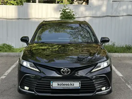Toyota Camry 2021 года за 13 000 000 тг. в Алматы