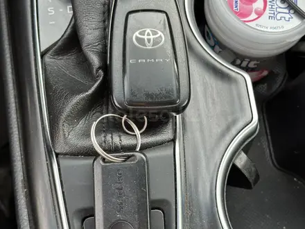 Toyota Camry 2021 года за 13 000 000 тг. в Алматы – фото 13
