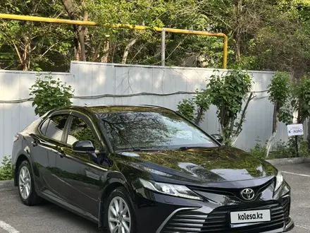 Toyota Camry 2021 года за 13 000 000 тг. в Алматы – фото 2