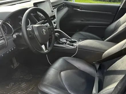 Toyota Camry 2021 года за 13 000 000 тг. в Алматы – фото 6