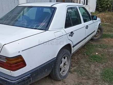 Mercedes-Benz E 260 1991 года за 500 000 тг. в Семей – фото 7