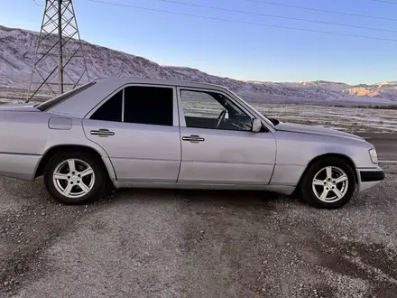 Mercedes-Benz E 230 1991 года за 1 400 000 тг. в Алматы – фото 3