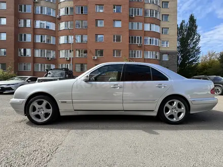 Mercedes-Benz E 320 2001 года за 4 300 000 тг. в Астана – фото 2