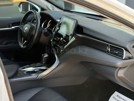 Toyota Camry 2021 года за 15 950 000 тг. в Алматы – фото 13