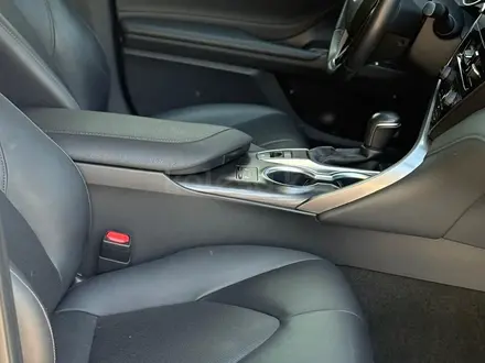Toyota Camry 2021 года за 15 950 000 тг. в Алматы – фото 14