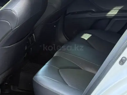 Toyota Camry 2021 года за 15 950 000 тг. в Алматы – фото 16