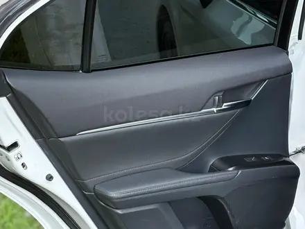 Toyota Camry 2021 года за 15 950 000 тг. в Алматы – фото 17
