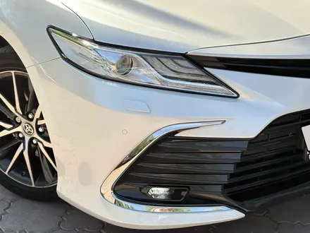 Toyota Camry 2021 года за 15 950 000 тг. в Алматы – фото 4