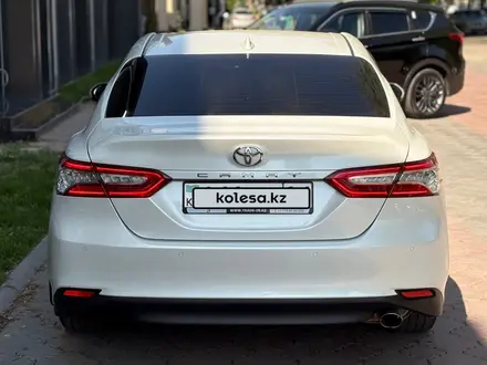 Toyota Camry 2021 года за 15 950 000 тг. в Алматы – фото 8