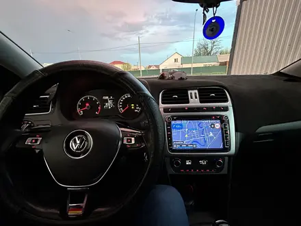 Volkswagen Polo 2015 года за 5 600 000 тг. в Атырау – фото 11