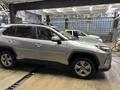 Toyota RAV4 2023 года за 17 500 000 тг. в Алматы – фото 3