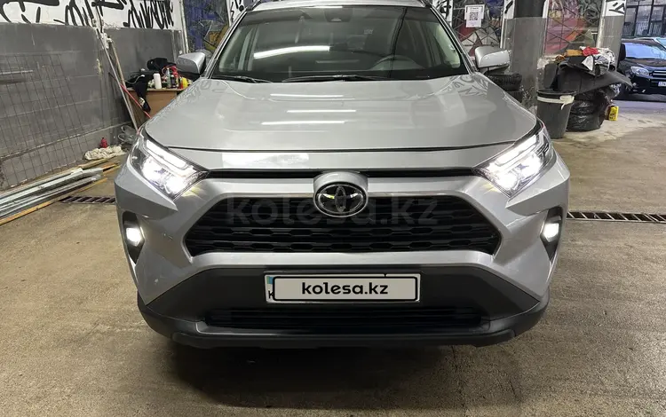 Toyota RAV4 2023 года за 17 500 000 тг. в Алматы