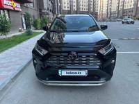 Toyota RAV4 2021 года за 17 800 000 тг. в Атырау