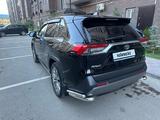 Toyota RAV4 2021 годаүшін17 800 000 тг. в Атырау – фото 4