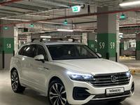 Volkswagen Touareg 2019 года за 30 000 000 тг. в Астана