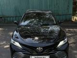 Toyota Camry 2019 года за 13 500 000 тг. в Тараз – фото 2