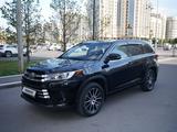 Toyota Highlander 2017 года за 17 800 000 тг. в Алматы