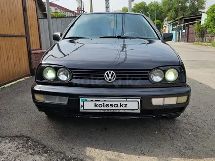 Volkswagen Golf 1996 года за 1 750 000 тг. в Алматы