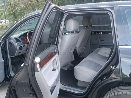 Volkswagen Touareg 2008 года за 7 200 000 тг. в Алматы – фото 22
