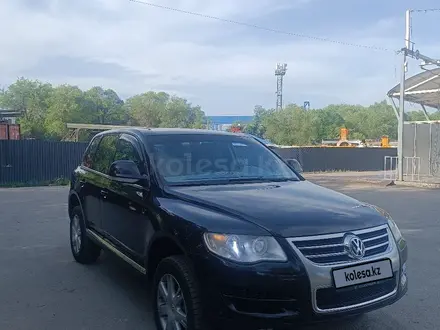 Volkswagen Touareg 2008 года за 7 200 000 тг. в Алматы – фото 3