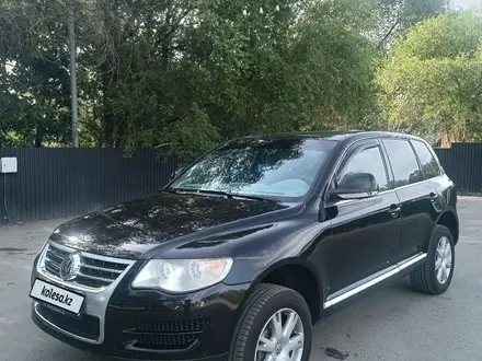 Volkswagen Touareg 2008 года за 7 200 000 тг. в Алматы – фото 4