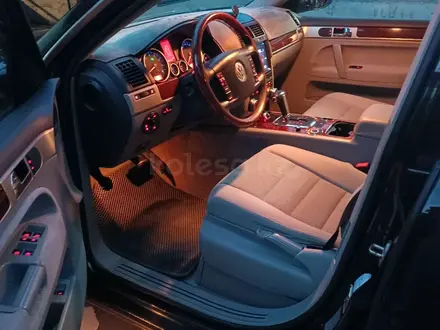 Volkswagen Touareg 2008 года за 7 200 000 тг. в Алматы – фото 41