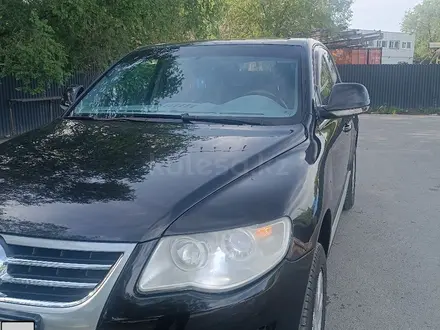 Volkswagen Touareg 2008 года за 7 200 000 тг. в Алматы – фото 6