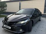 Toyota Camry 2021 года за 13 000 000 тг. в Шымкент