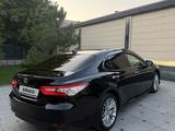 Toyota Camry 2021 года за 13 000 000 тг. в Шымкент – фото 4